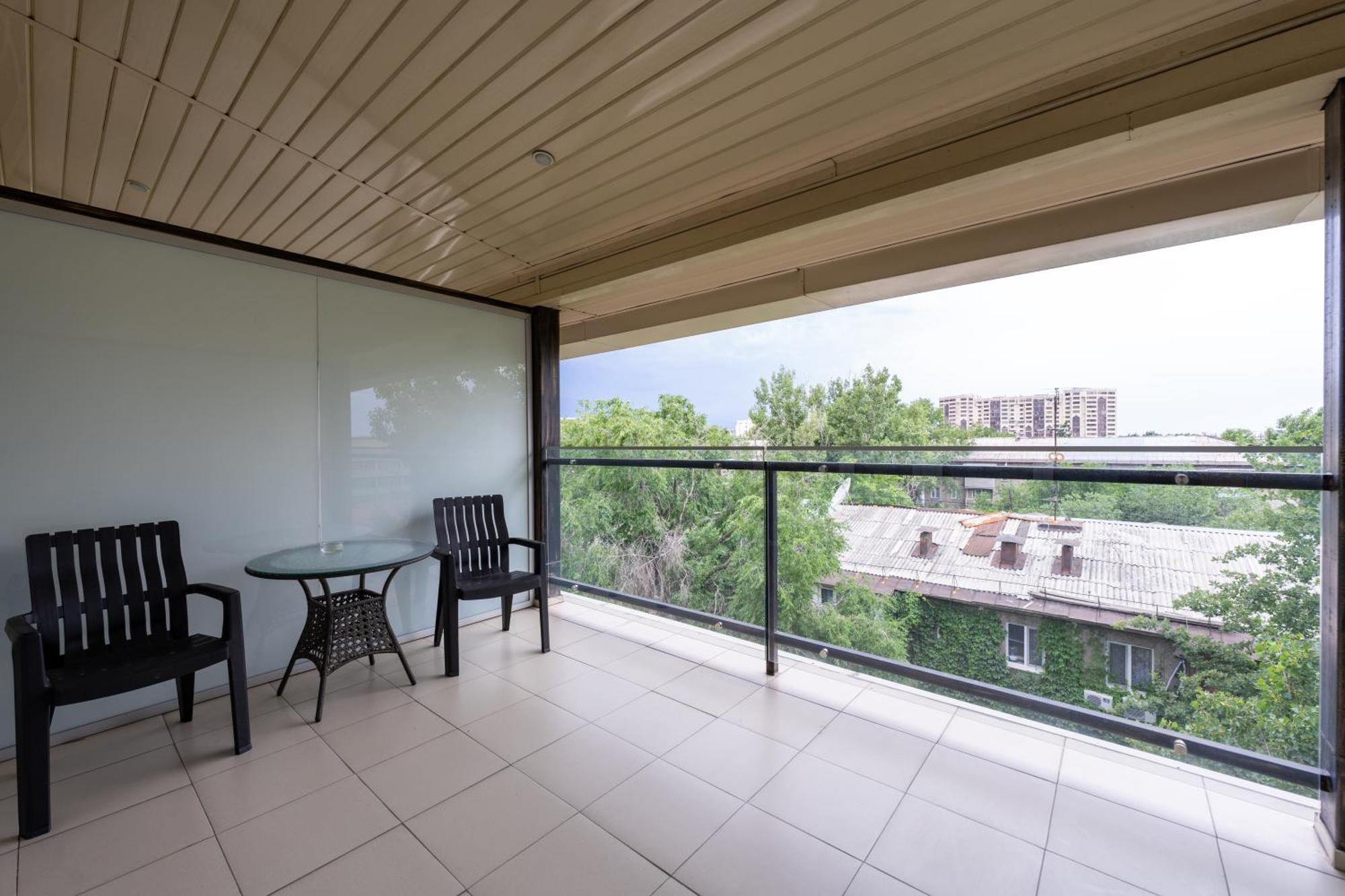 Hotel Kazzhol Almaty Eksteriør bilde