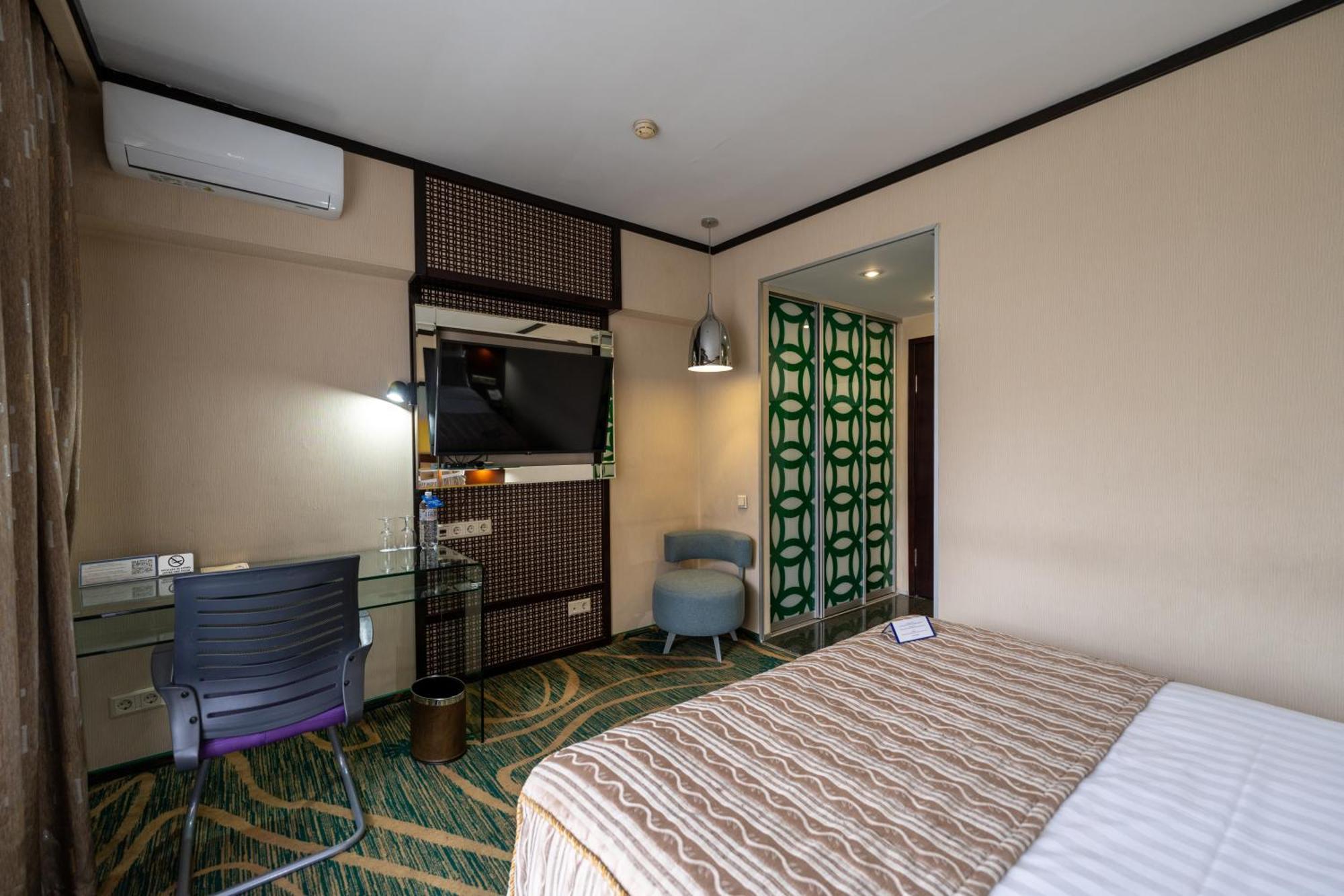 Hotel Kazzhol Almaty Eksteriør bilde