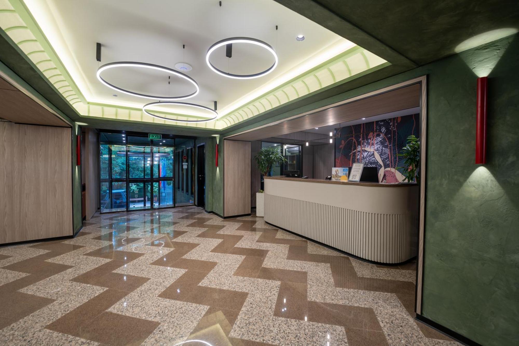 Hotel Kazzhol Almaty Eksteriør bilde